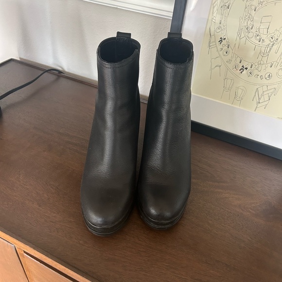 Sorel boots - Picture 5 of 5